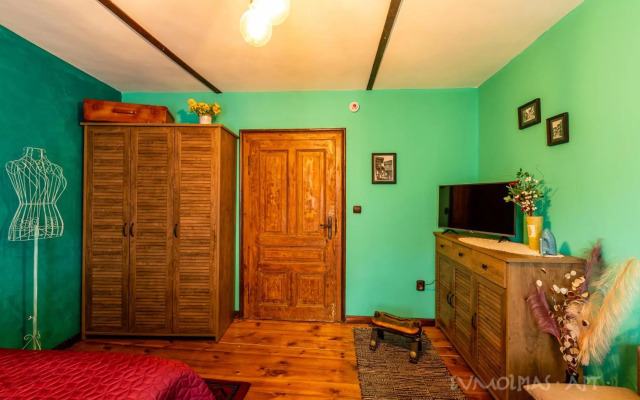 Art apartment EVMOLPIAS near Roman stadium