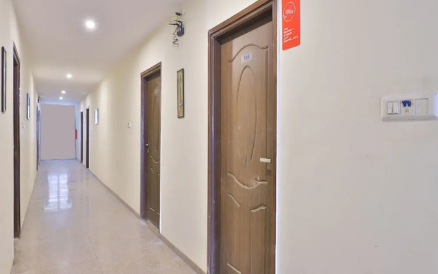 OYO 11718 Hotel Shivarth