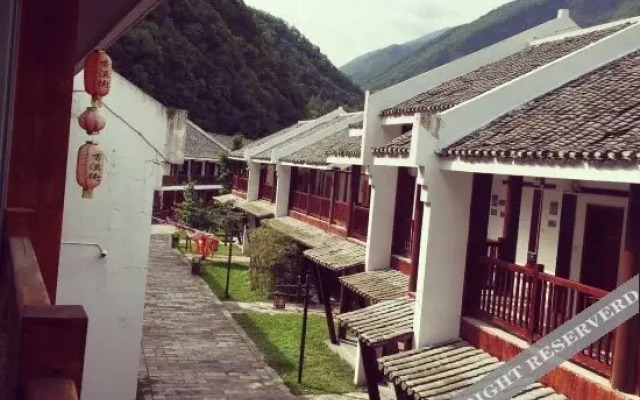 Yinju Xiangxi Inn