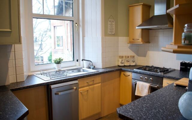 2 Bedroom Apartment Near Murrayfield