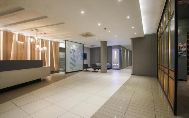 Sandton Smart Apartment Fourteen