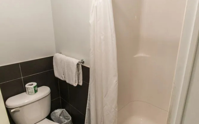 Falcon Motel Brossard