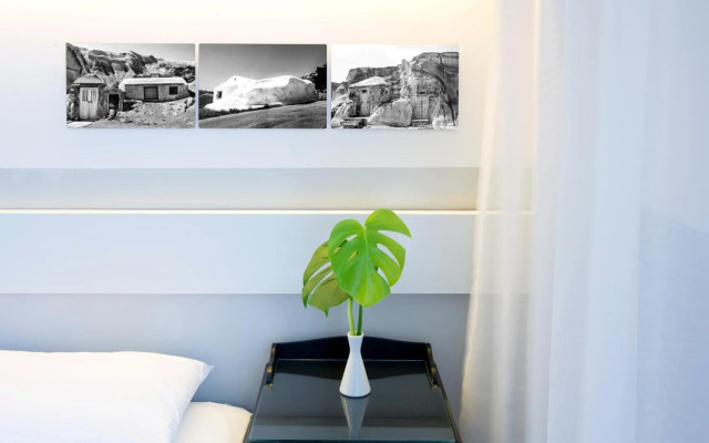 Kamari Beach Hotel