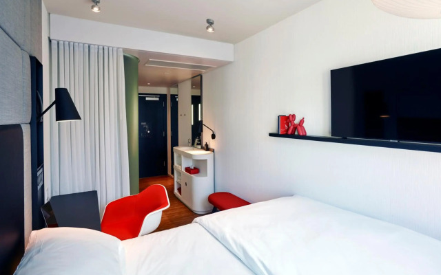 citizenM Los Angeles Downtown