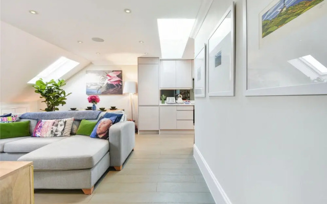 Stylish Family Home Close To Ealing Common