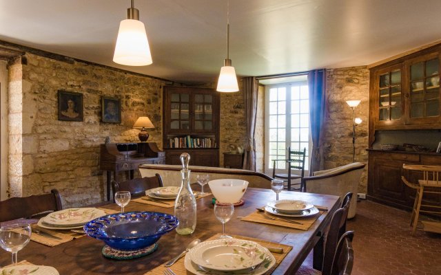 Cosy cottage in Peyzac-le-Moustier with Terrace