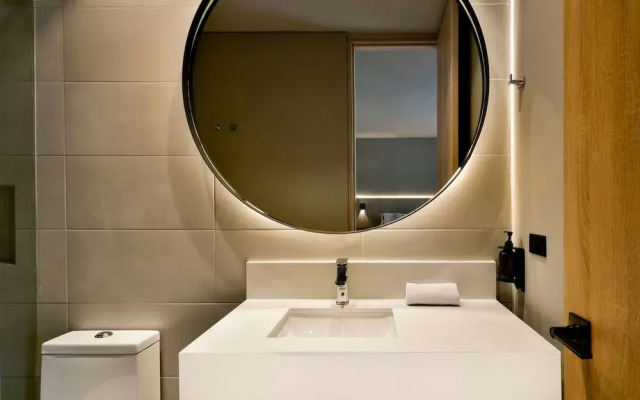 w Cozy 1BR w/ Brilliant Balcony in Unicentro
