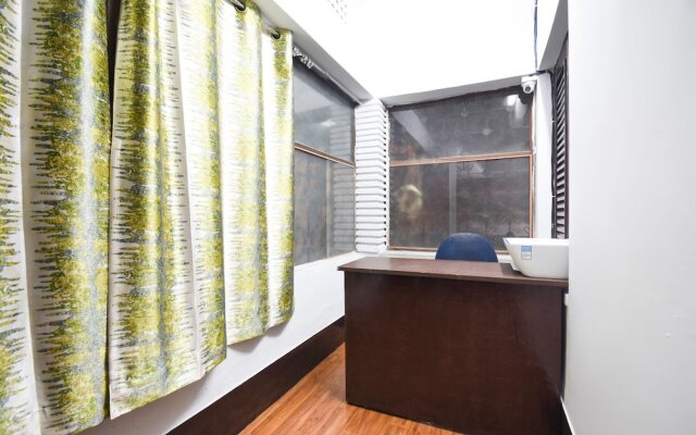 OYO 49183 Meera Guest House