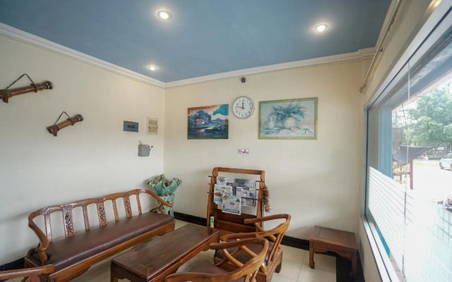 OYO 448 Hotel Central