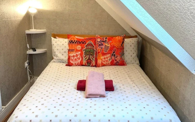 Charming 1-bed Loft Apartment in Romford