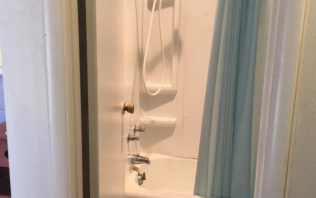 Knights Inn Fairview