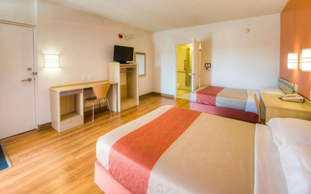 Motel 6 Niantic, CT - New London