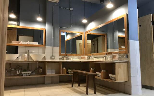 Cao Ji Book Inn Hostel