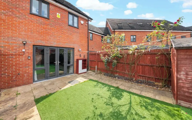Charming 3 Bedroom House in Reading
