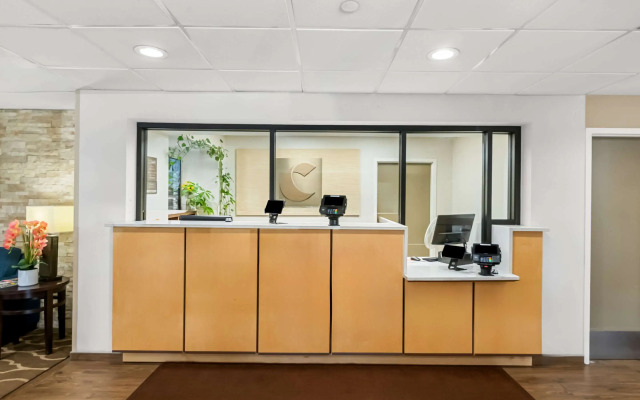 Comfort Inn & Suites Durham near Duke University