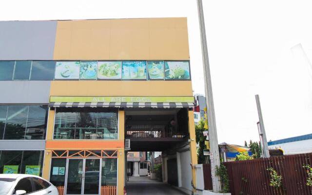 OYO 274 Meesook Residence