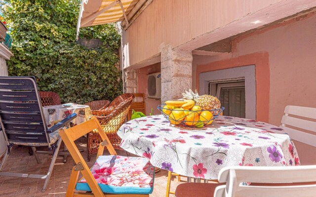 Nice Apartment in Grebastica With Wifi and 2 Bedrooms