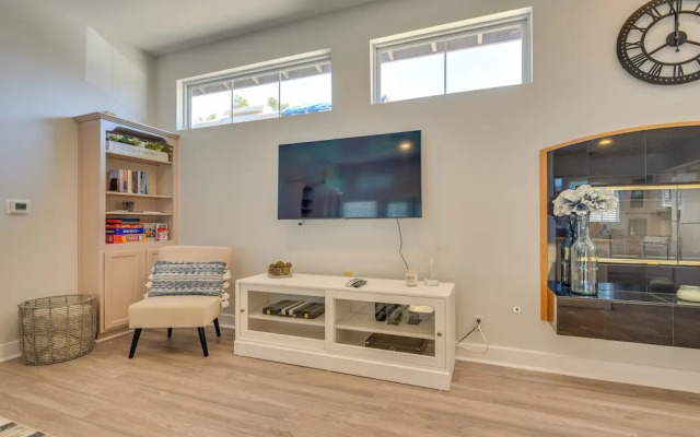 Luxe Pasadena Casita w/ Fireplace & Grill