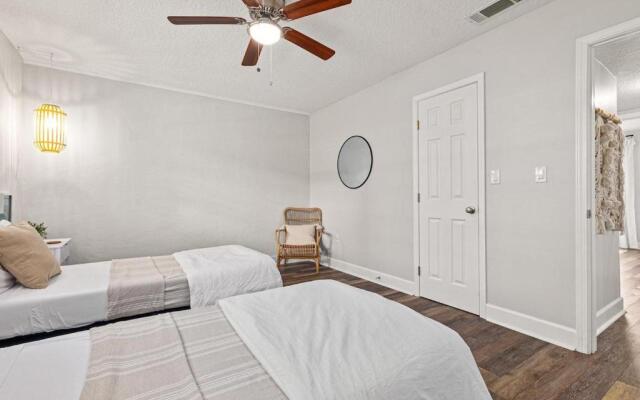 Island Suite - Walk to Downtown!