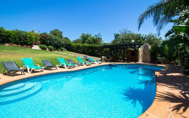 Villa Bliss 450 m2 Luxury Oasis with Saltwater Pool