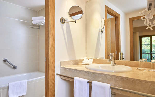 Zafiro Cala Mesquida Hotel