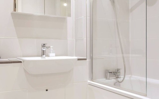 Pristine Modern Flat in East London