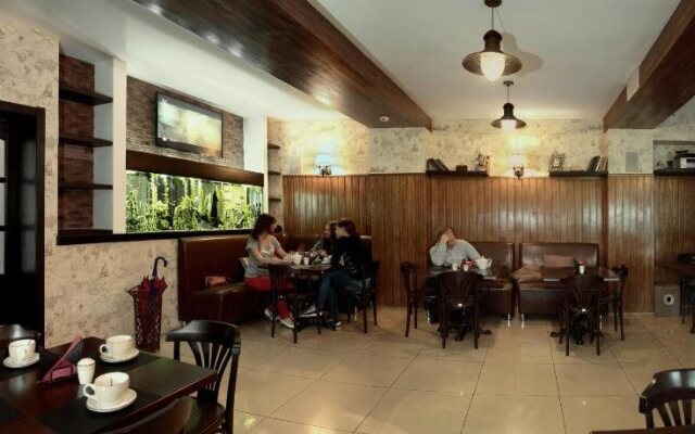 Ayir Hotel