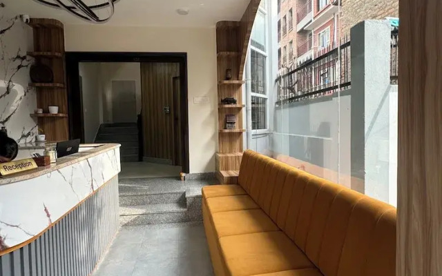 Hotel Alleyway Express