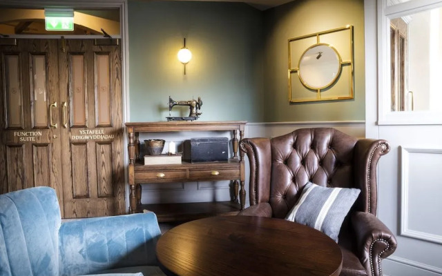 Stamford Gate Hotel