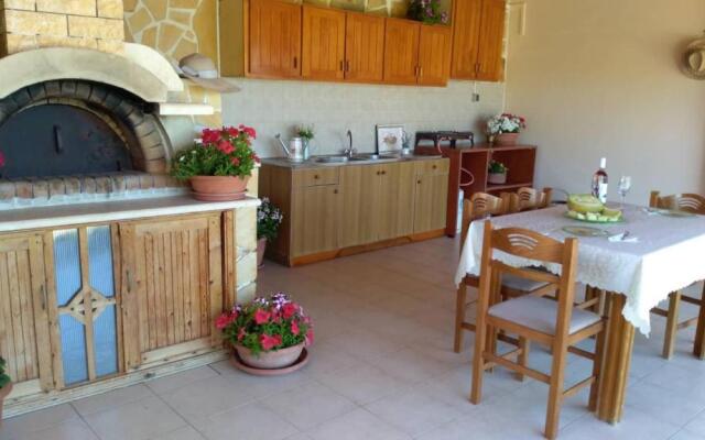 Anna's Family House