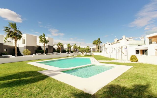 Quaint Holiday Home in Orihuela With Swimming Pool