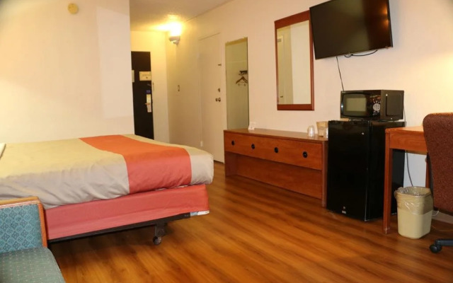 Motel 6 Tulsa Airport