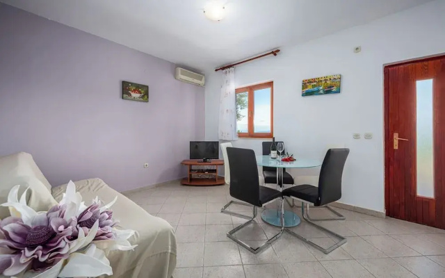 Apartment in Drenje Near Jadrena Beach