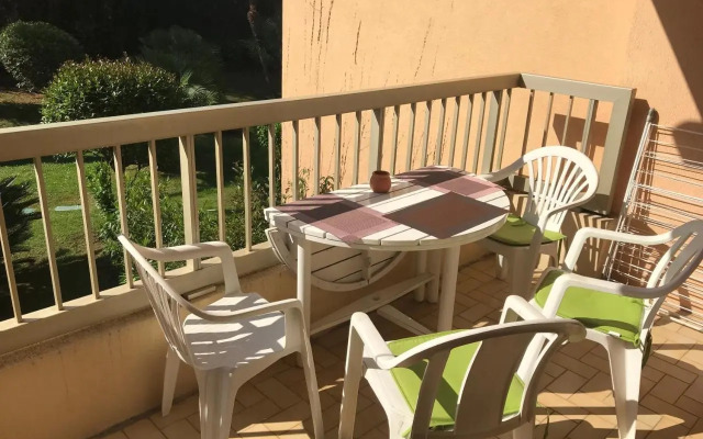 Golfe Juan, quiet apartment with pool, near the beach