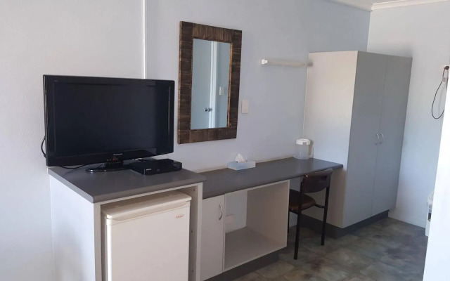 Nightcap at Queens Beach Hotel