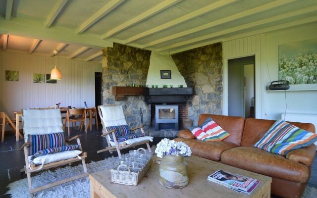 Chalet With Private Tennis Court in Humain