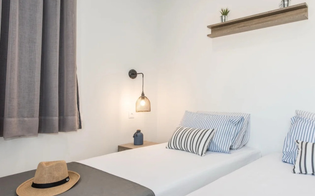 Mikes Beach Apartments & Studios