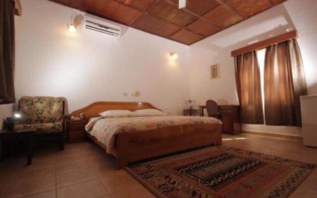 Apaade Lodge