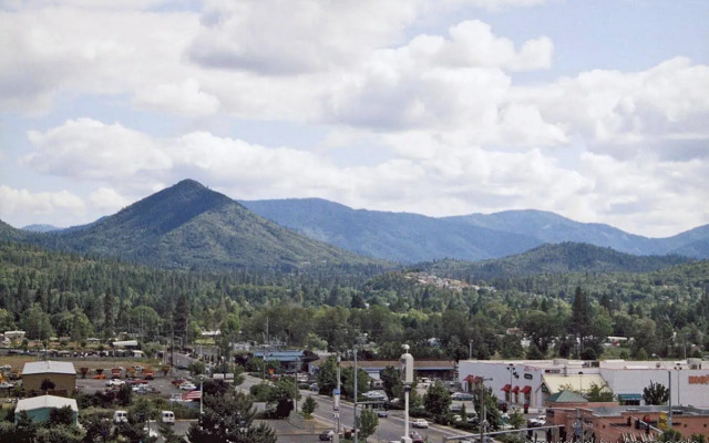 Holiday Inn Express Grants Pass by IHG