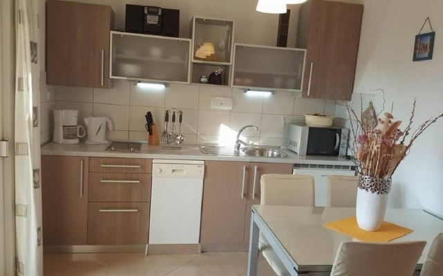 Apartment Lemar - parking and barbecue: A5 YELLOW SKY Bol, Island Brac