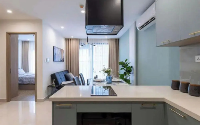 Lyshing Apartment in Vinhomes Grand Park