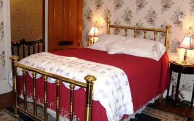 Stauer House B & B