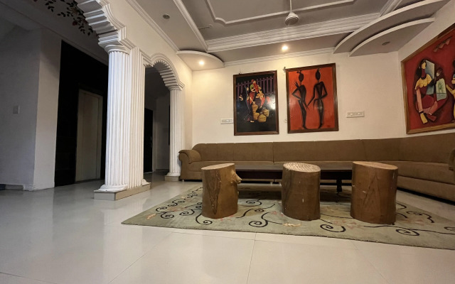 OYO 17284 Hotel Vrindavan Palace
