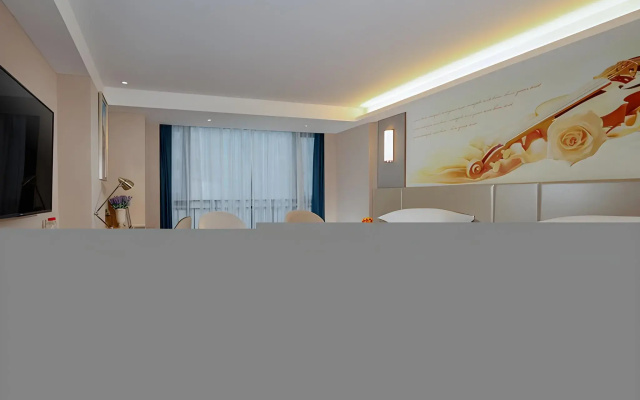 Vienna Hotel (Xinjin Old Pier, Liujianian Metro Station)