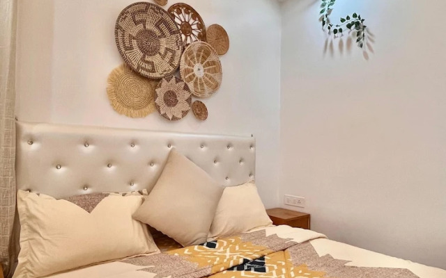 Siesta Homestay 1BR - balcony in shimla