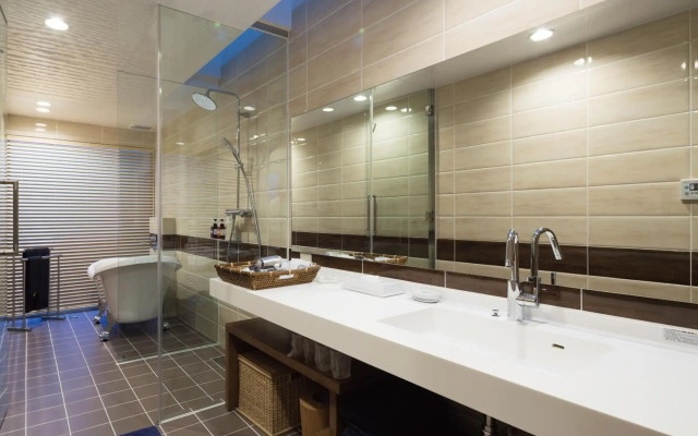 Condominium T-Room