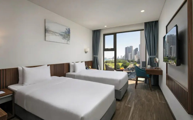 Mangata Beachfront Hotel