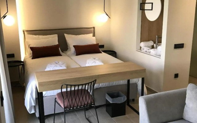 The City Hotel & Suites