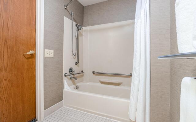 Holiday Inn Express Hotel & Suites Canton by IHG