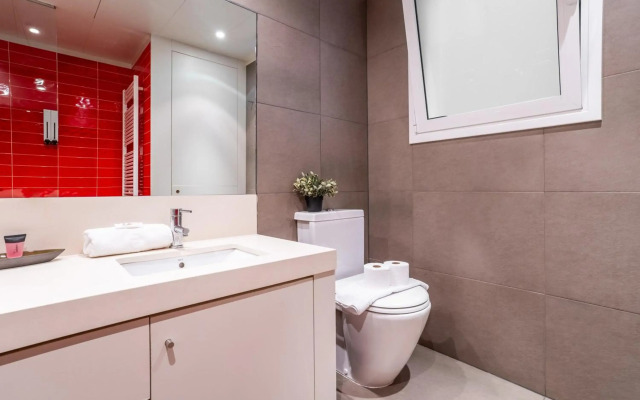 Classy 3bed 3bath apartment in Eixample